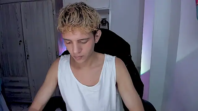 tylernova online show from January 13, 3:43 am