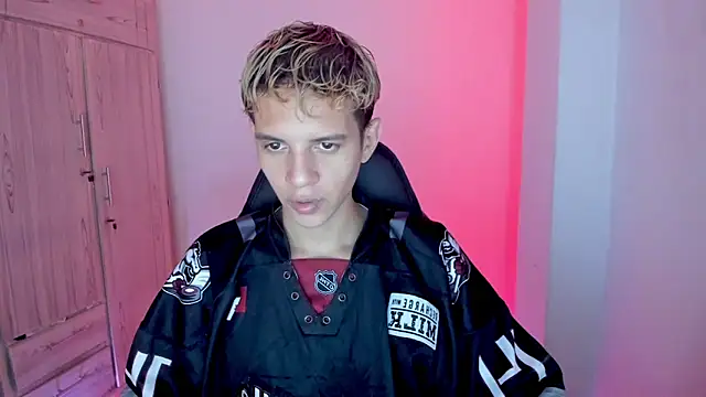 tylernova online show from February 12, 3:06 am