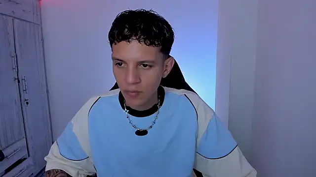 tylernova online show from April 23, 3:24 am