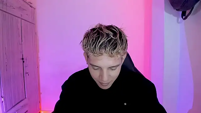 tylernova online show from February 2, 1:04 am