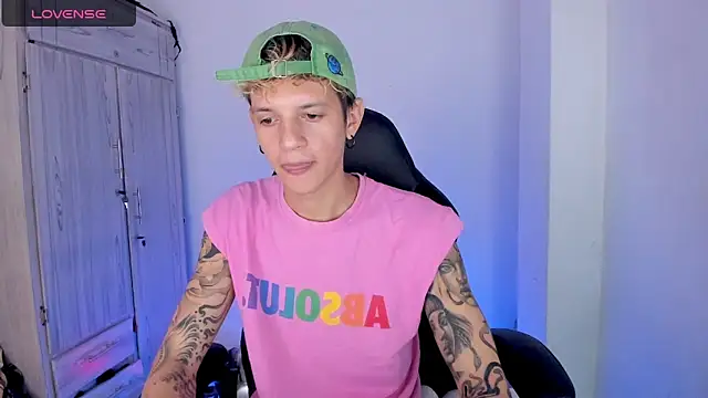 tylernova online show from April 15, 4:07 am