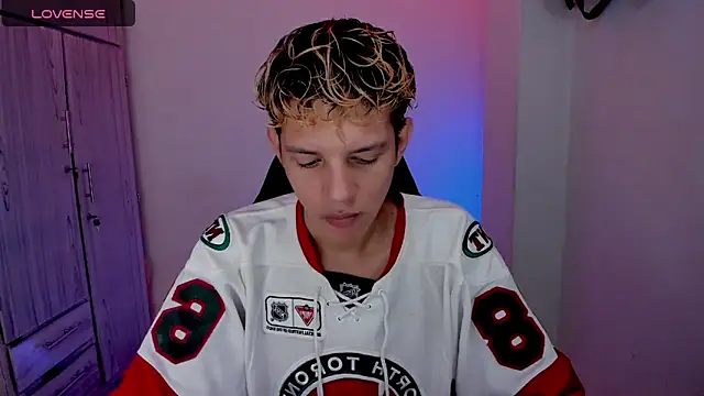 tylernova online show from April 4, 3:35 am