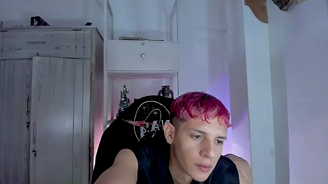 tylernova online show from December 18, 3:55 am