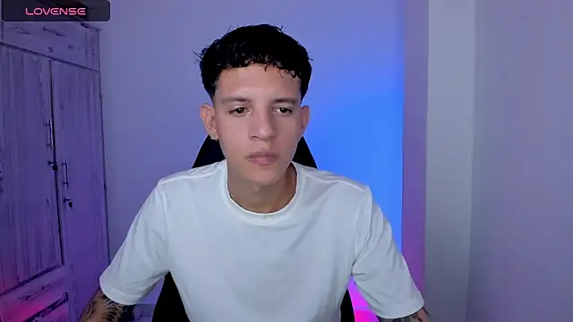 tylernova online show from May 28, 3:36 am