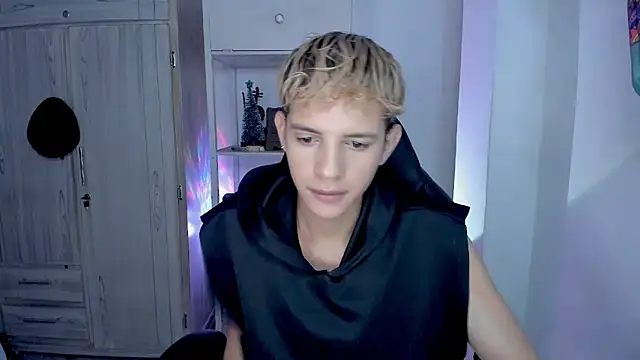 tylernova online show from January 11, 3:35 am