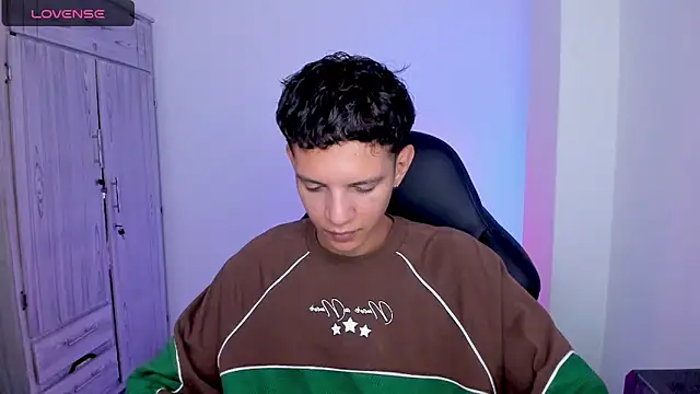tylernova online show from May 17, 3:06 am