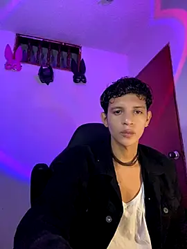 tylernova online show from October 13, 3:19 am