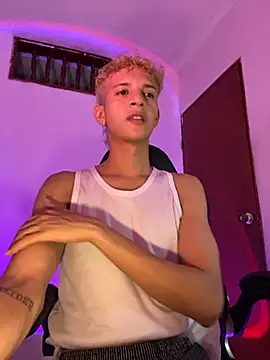 tylernova online show from November 10, 4:28 am