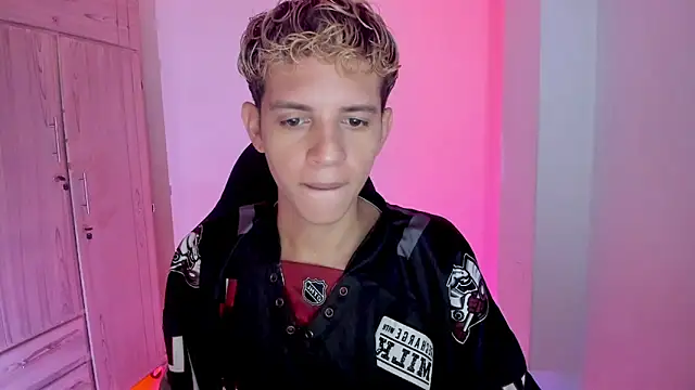 tylernova online show from February 7, 3:47 am