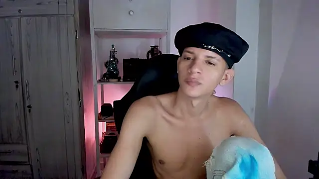 tylernova online show from December 15, 7:58 am