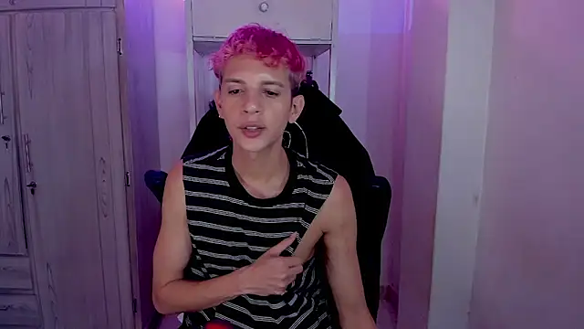 tylernova online show from November 28, 3:50 am