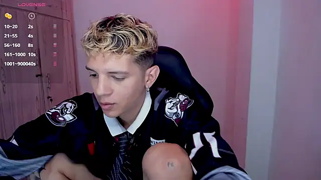 tylernova online show from March 3, 3:46 am