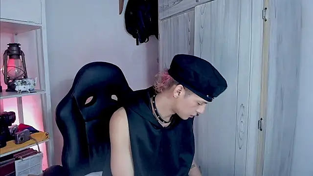 tylernova online show from November 24, 1:49 am