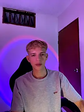 tylernova online show from November 9, 3:54 am