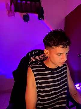 tylernova online show from October 17, 3:32 am