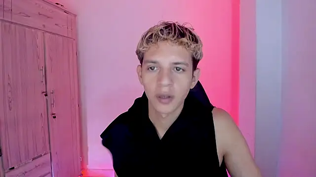 tylernova online show from February 11, 3:06 am