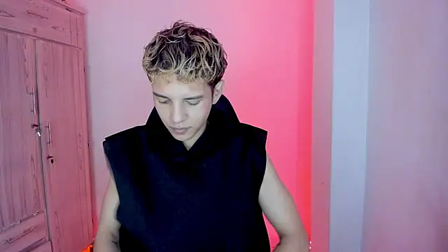 tylernova online show from February 15, 4:02 am