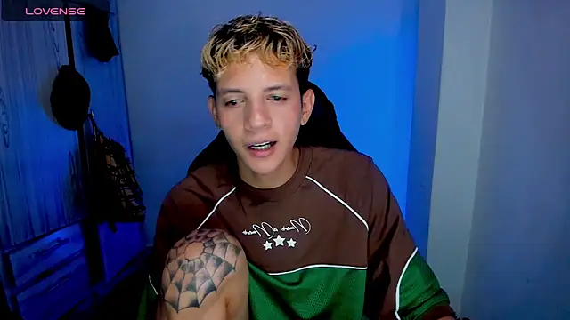 tylernova online show from March 22, 3:21 am