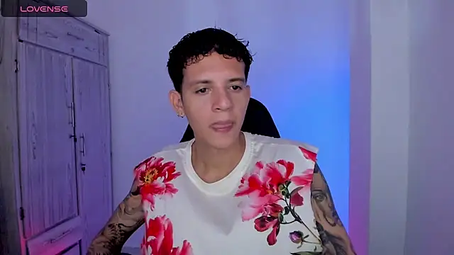 tylernova online show from May 24, 3:50 am