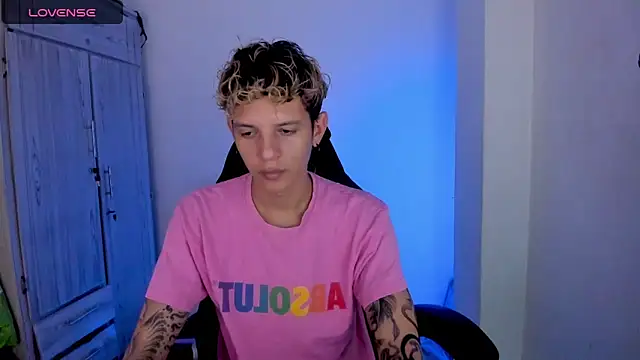 tylernova online show from April 14, 3:11 am