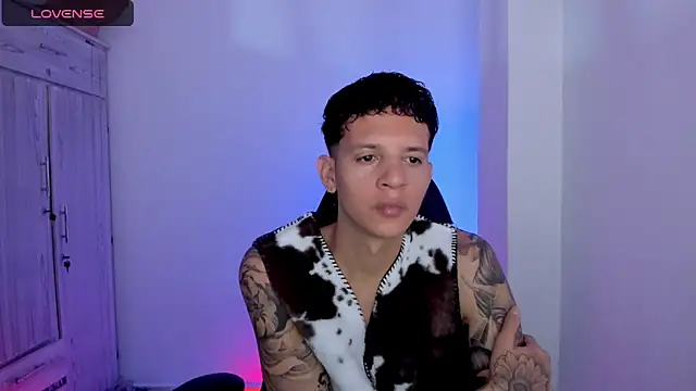 tylernova online show from May 29, 3:12 am