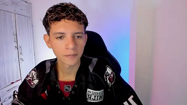 tylernova online show from May 5, 2:47 am