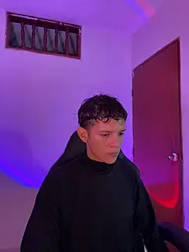 tylernova online show from November 7, 3:44 am