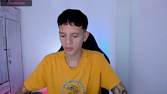 tylernova online show from May 6, 3:21 am