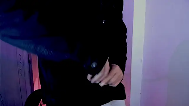 tylernova online show from November 26, 3:28 am