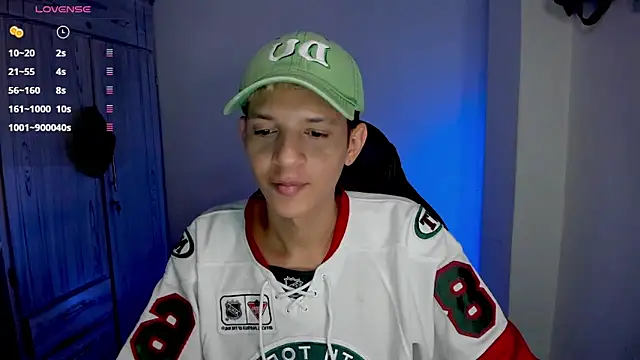 tylernova online show from March 23, 3:28 am