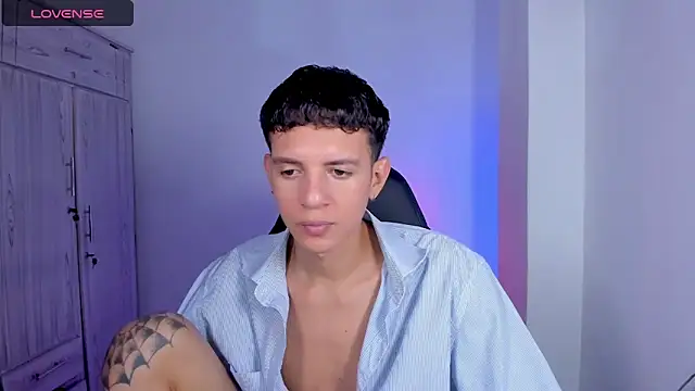 tylernova online show from May 16, 3:16 am