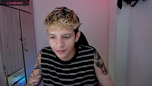 tylernova online show from April 2, 3:02 am