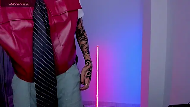 tylernova online show from May 18, 3:28 am