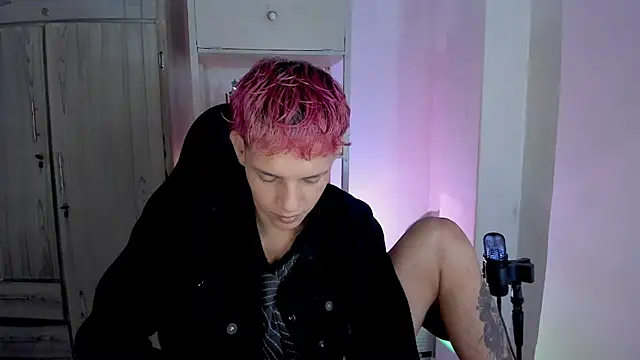 tylernova online show from December 16, 12:26 am