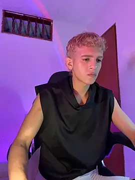 tylernova online show from November 8, 3:43 am