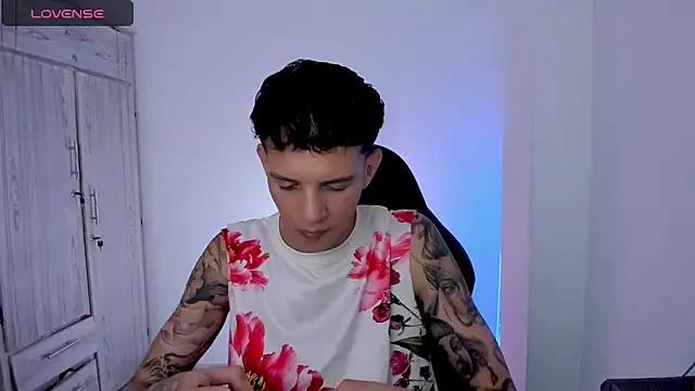 tylernova online show from May 10, 4:05 am