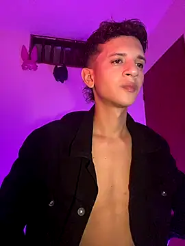 tylernova online show from October 16, 3:37 am