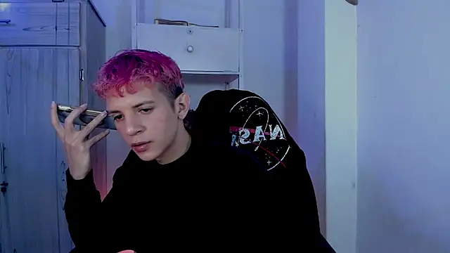 tylernova online show from November 27, 3:29 am