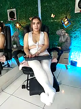 Kiaraa88 online show from May 6, 8:24 pm