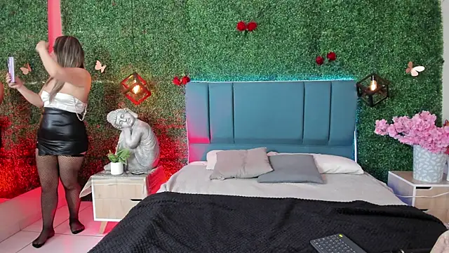 Snapshot of Kiaraa88 chatting on June 12, 8:28 pm Kiaraa88 online show from June 12, 8:28 pm