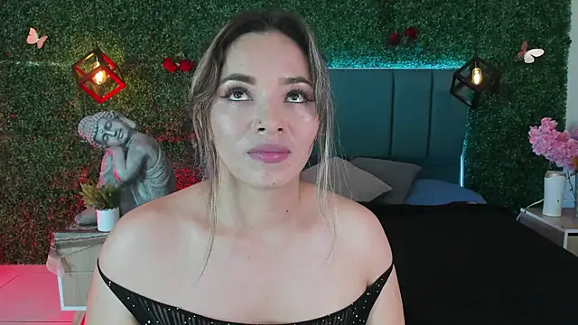 Snapshot of Kiaraa88 chatting on July 16, 8:39 pm Kiaraa88 online show from July 16, 8:39 pm