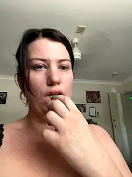 Snapshot of oceanGal25 chatting on December 3, 2:12 am oceanGal25 online show from December 3, 2:12 am