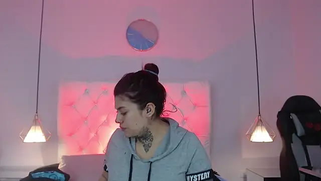 Bubbiecherry online show from November 6, 7:40 pm