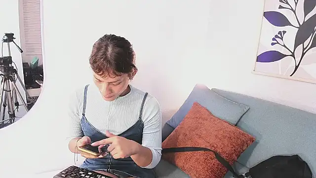 KassMonroe online show from February 10, 8:08 pm