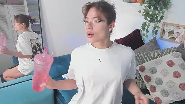 KassMonroe online show from December 5, 8:39 pm