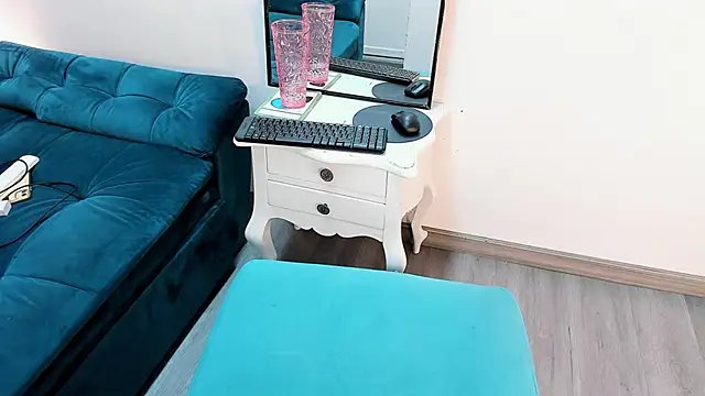 KassMonroe online show from December 17, 8:14 pm