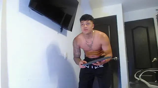 Snapshot of Boyhot_00 chatting on October 21, 1:16 am Boyhot 00 online show from October 21, 1:16 am