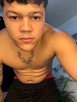 Snapshot of Boyhot_00 chatting on November 10, 9:25 am Boyhot 00 online show from November 10, 9:25 am