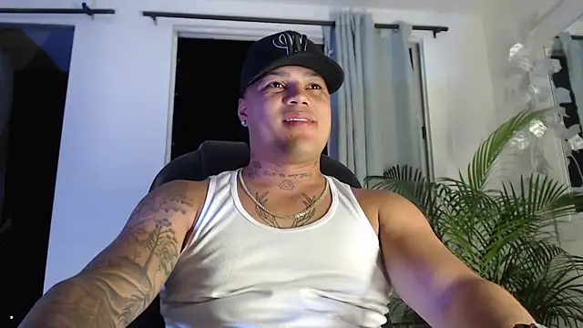 Snapshot of Boyhot_00 chatting on January 16, 5:11 am Boyhot 00 online show from January 16, 5:11 am