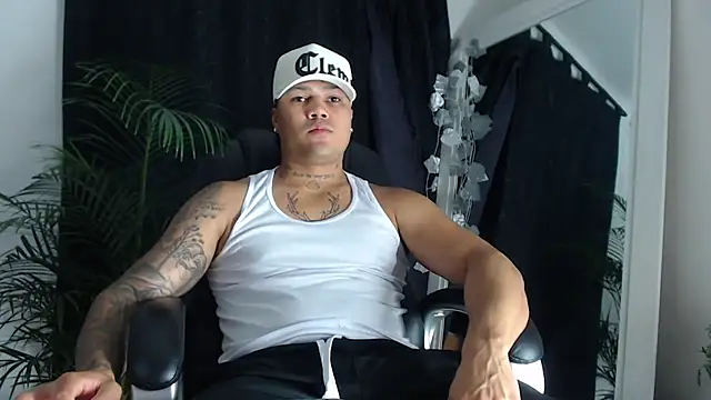 Snapshot of Boyhot_00 chatting on March 3, 3:46 am Boyhot 00 online show from March 3, 3:46 am